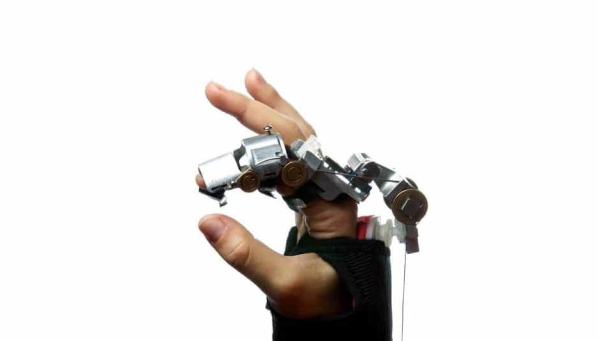 HX: da Pisa arriva il guanto robotico per i malati neurologici - Abilitychannel.tv