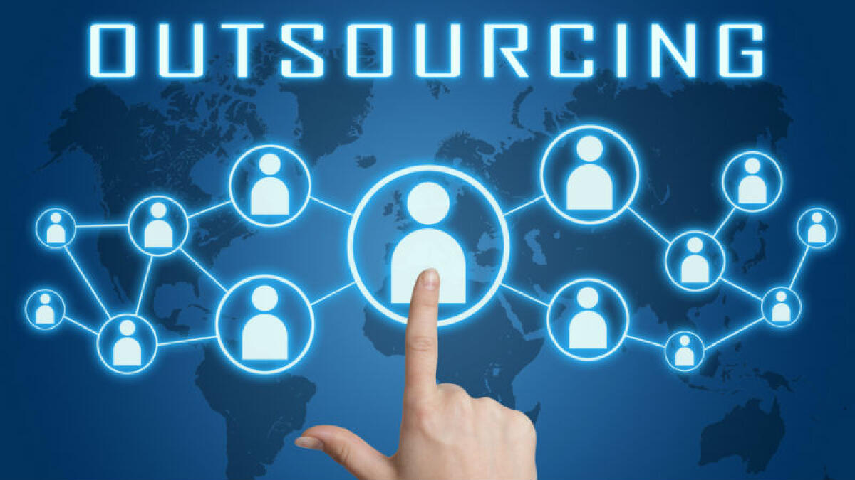 Outsourcing strategico: vantaggi e rischi - L'outsourcing è la scelta di un numero sempre maggiore di aziende per aumentare l'efficacia e l'efficienza dei processi. Credits: www.nellanotizia.net