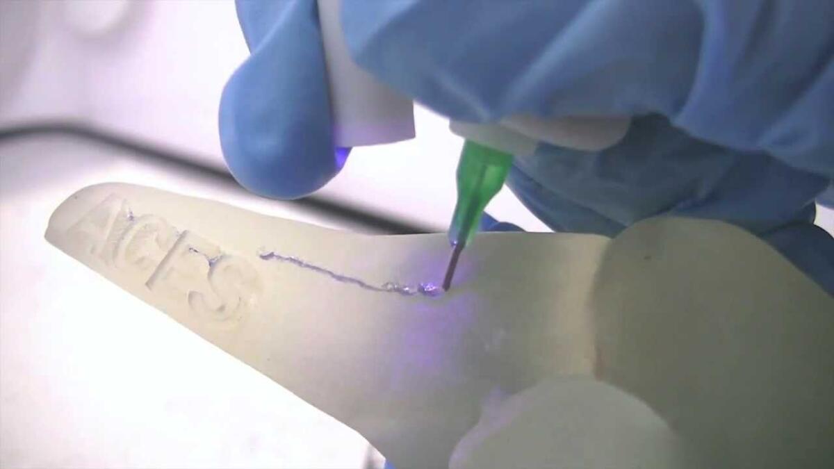 BioPen, a 3D printing pen to rebuild bones - Credits: designboom.com