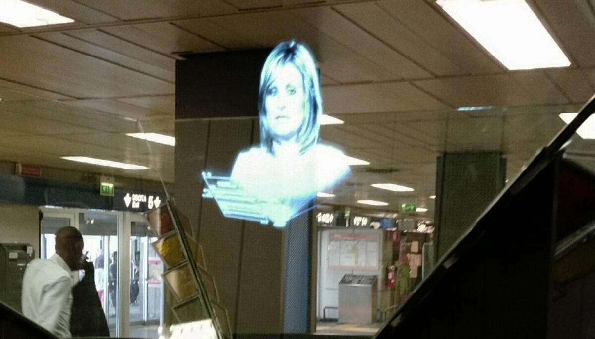 Holotower: un ologramma tridimensionale informa i viaggiatori in arrivo a Linate - PH: ©Brebemi