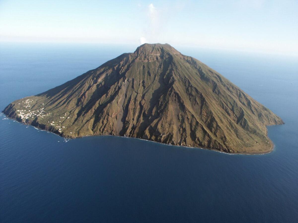 Stromboli, la scoperta di nove vulcanologi italiani - weddings-stromboli.com