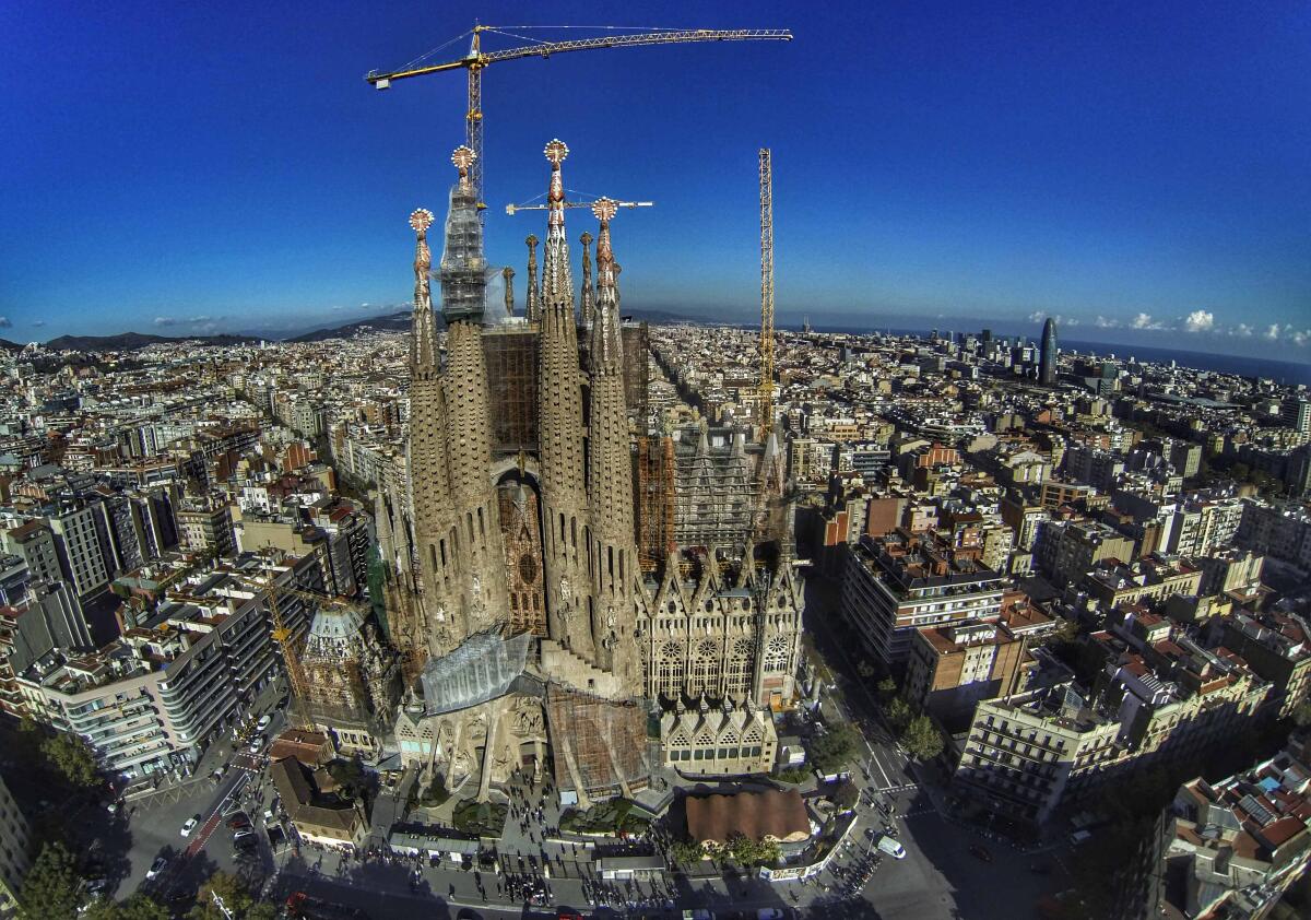 Barcellona: Sagrada Familia completa nel 2026 - dronestagr.am