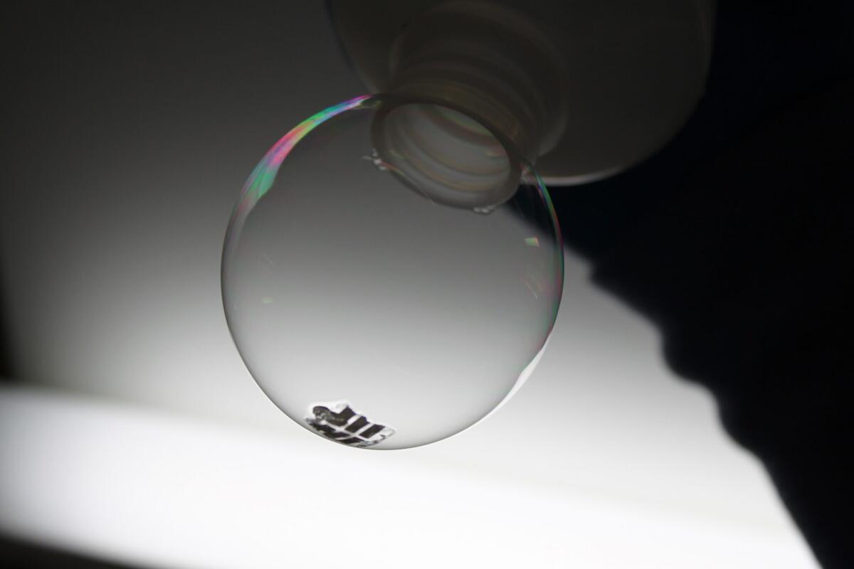 Dal MIT arrivano le celle solari ultraleggere - MIT Ultrathin Solar, Close-up Engineering, Credits: Joel Jean and Anna Osherov