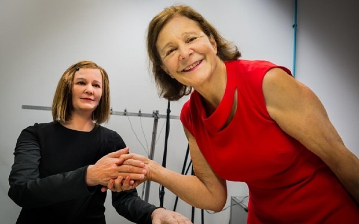 Nadine, il primo robot dotato di personalità - Nadine