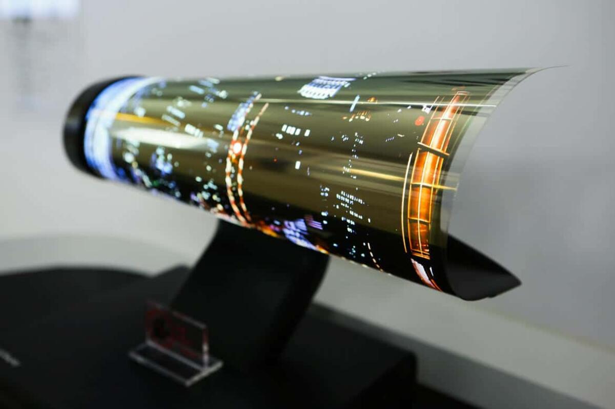 Il display della LG che si arrotola come un quotidiano - LG display rollable