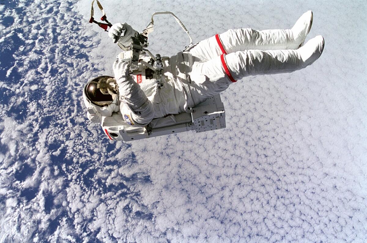 Radiazioni cosmiche: rischi tumorali per gli astronauti - EVA Mission