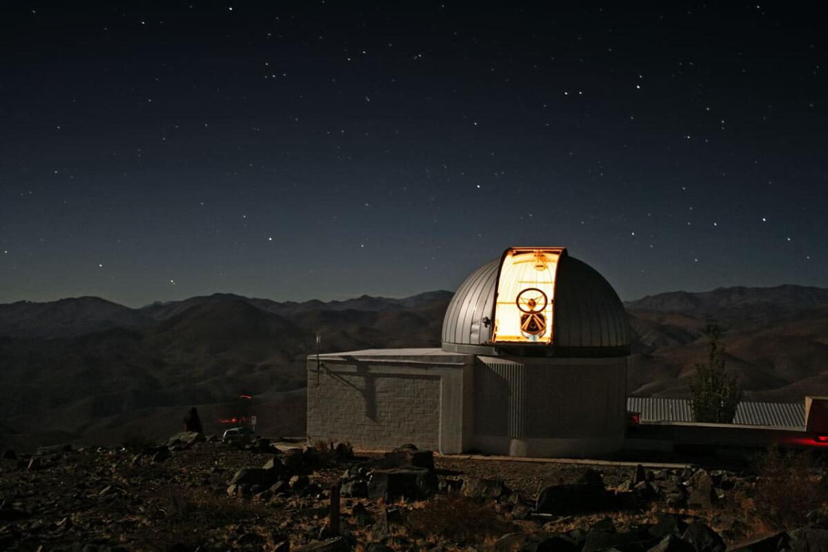 Scoperti tre nuovi pianeti abitabili intorno alla stella Trappist - 1 - A new robotic telescope had first light at ESO’s La Silla Observatory, in Chile, in June 2010. TRAPPIST (TRAnsiting Planets and PlanetesImals Small Telescope) is devoted to the study of planetary systems through two approaches: the detection and char