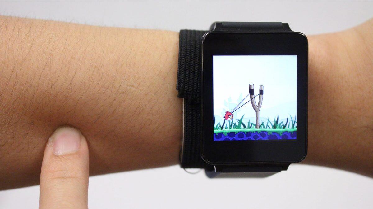 SkinTrack e il braccio diventa un touchscreen - SkinTrack, per ovviare ai problemi delle dimensioni ridotte degli smartwatch. Credits: www.tuttoandroid.net