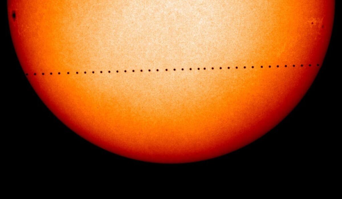 Il transito di Mercurio: breve guida per osservare il fenomeno - Il transito di Mercurio nel 2006, credits: NASA