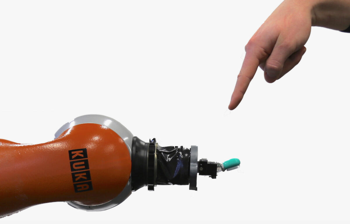 Quando il robot prova dolore - Un sistema nervoso robotico che permette di salvare componenti della macchina, e non solo. Credits: spectrum.ieee.org