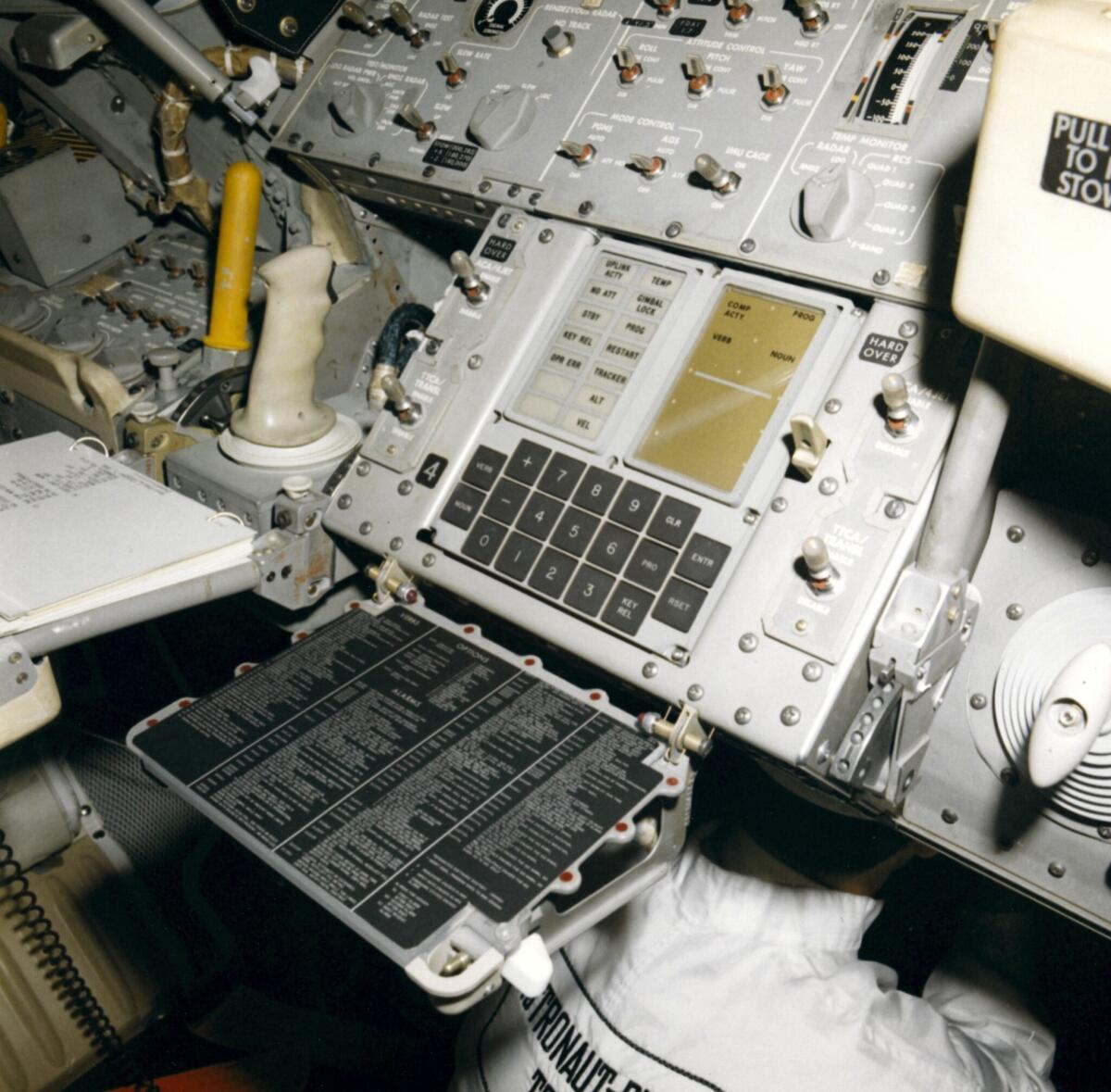 Apollo 11: sul web il software che permise l'allunnaggio - Apollo 11, Credits: https://www.hq.nasa.gov/alsj/a12/LM6-co28.jpg