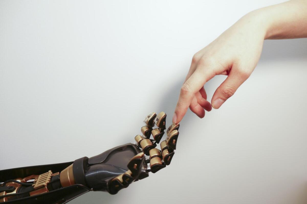 Protesi della mano sensibili con l'uso di "Pelle Artificiale" - 