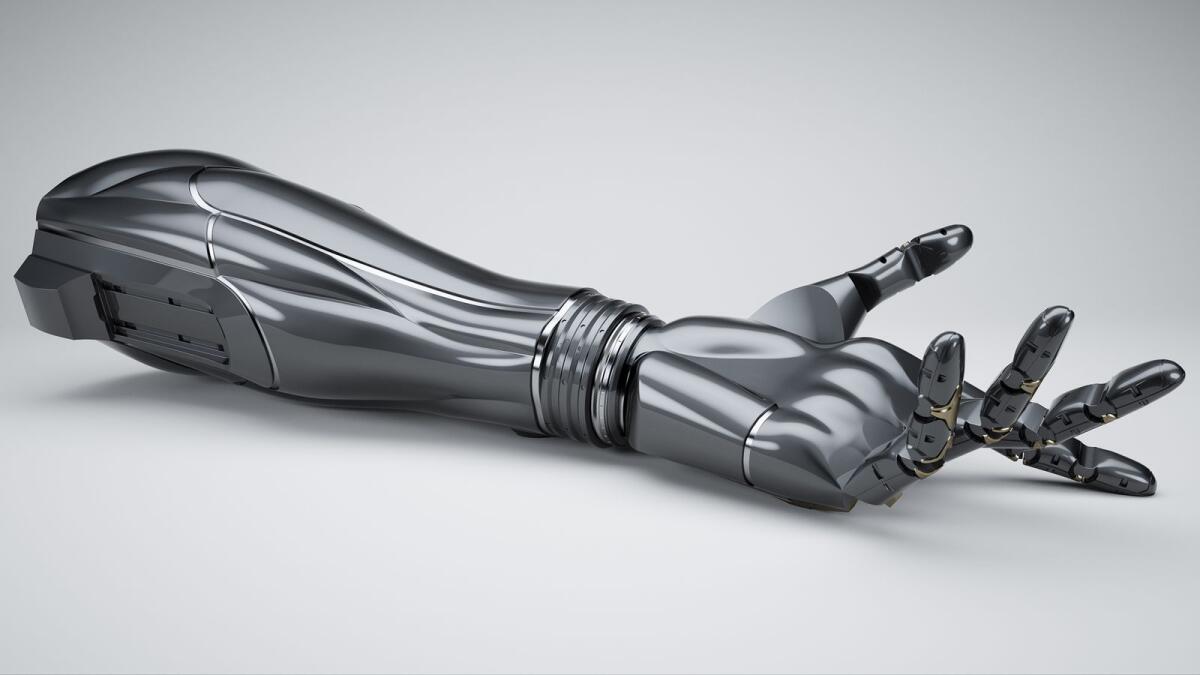 Braccia bioniche controllabili col pensiero: oggi è possibile! - Braccia bioniche: sarà possibile gestirle con il pensiero. Credits: cnet.com