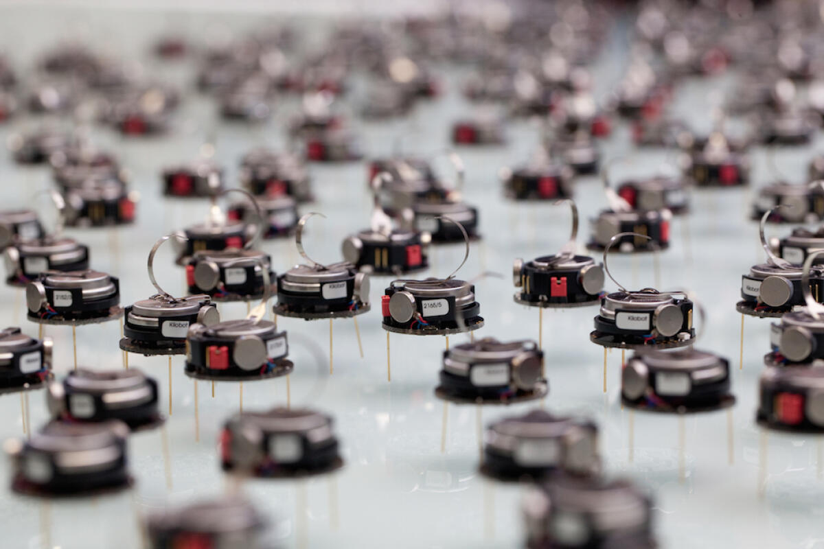 Un team di robot dove tutti collaborano senza comunicare - Safe swarm robotics, un team di robot che interagiscono tra loro senza conoscersi. Credits: theengineer.co.uk