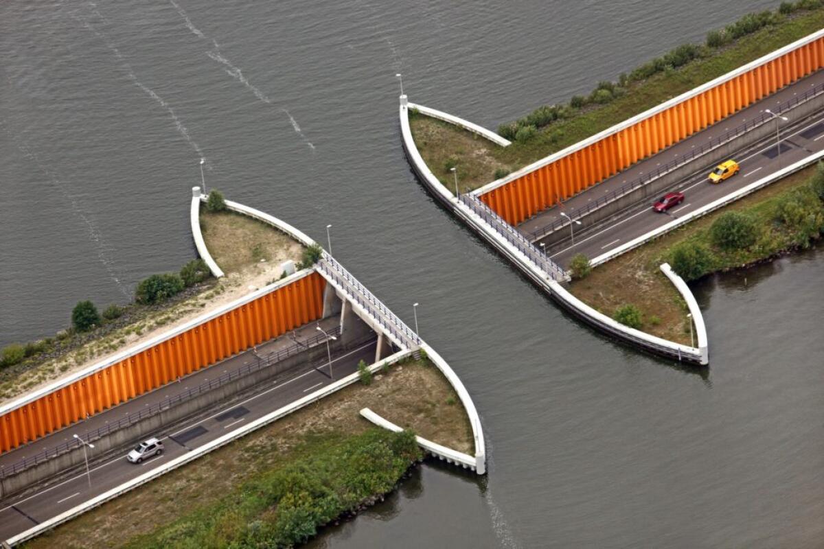 Il ponte dell’acquedotto Veluwemeer in Olanda - 