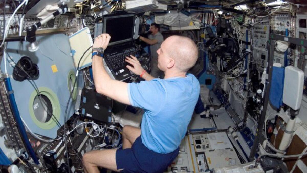 Come votano gli astronauti? - Clayton Anderson vota nello spazio, credits: NASA