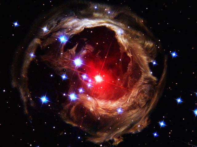 V838 Monocerostis, un esempio di nova rossa. Credits: godandscience.org