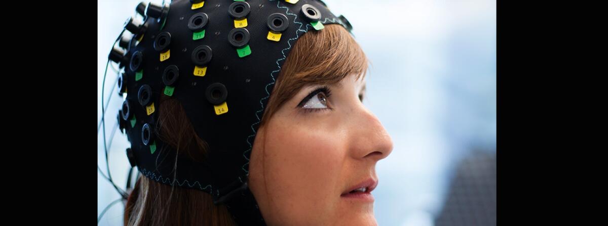 Una cuffia hi-tech per leggere la mente dei malati di SLA - Cuffia Hi-Tech
http://www.wysscenter.ch