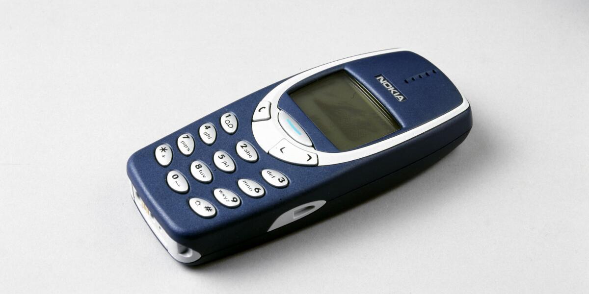 Nokia 3310 tornerà in commercio - Nokia 3310, Credits: http://i.huffpost.com (Photo by SSPL/Getty Images)
