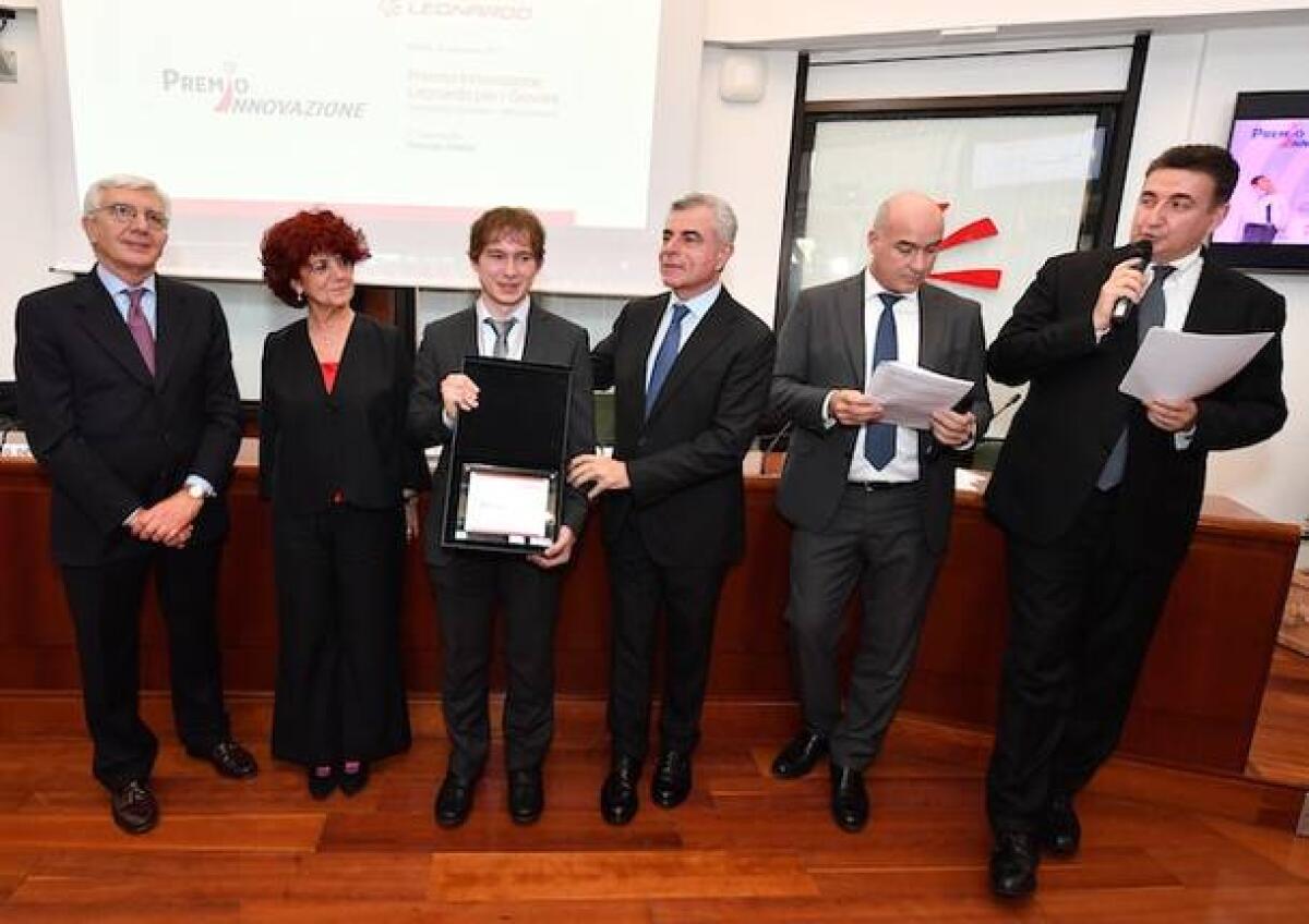 Pierluigi Sidella, vincitore del Premio Leonardo 2016 - Un'immagine della premiazione.
leonardocompany.com