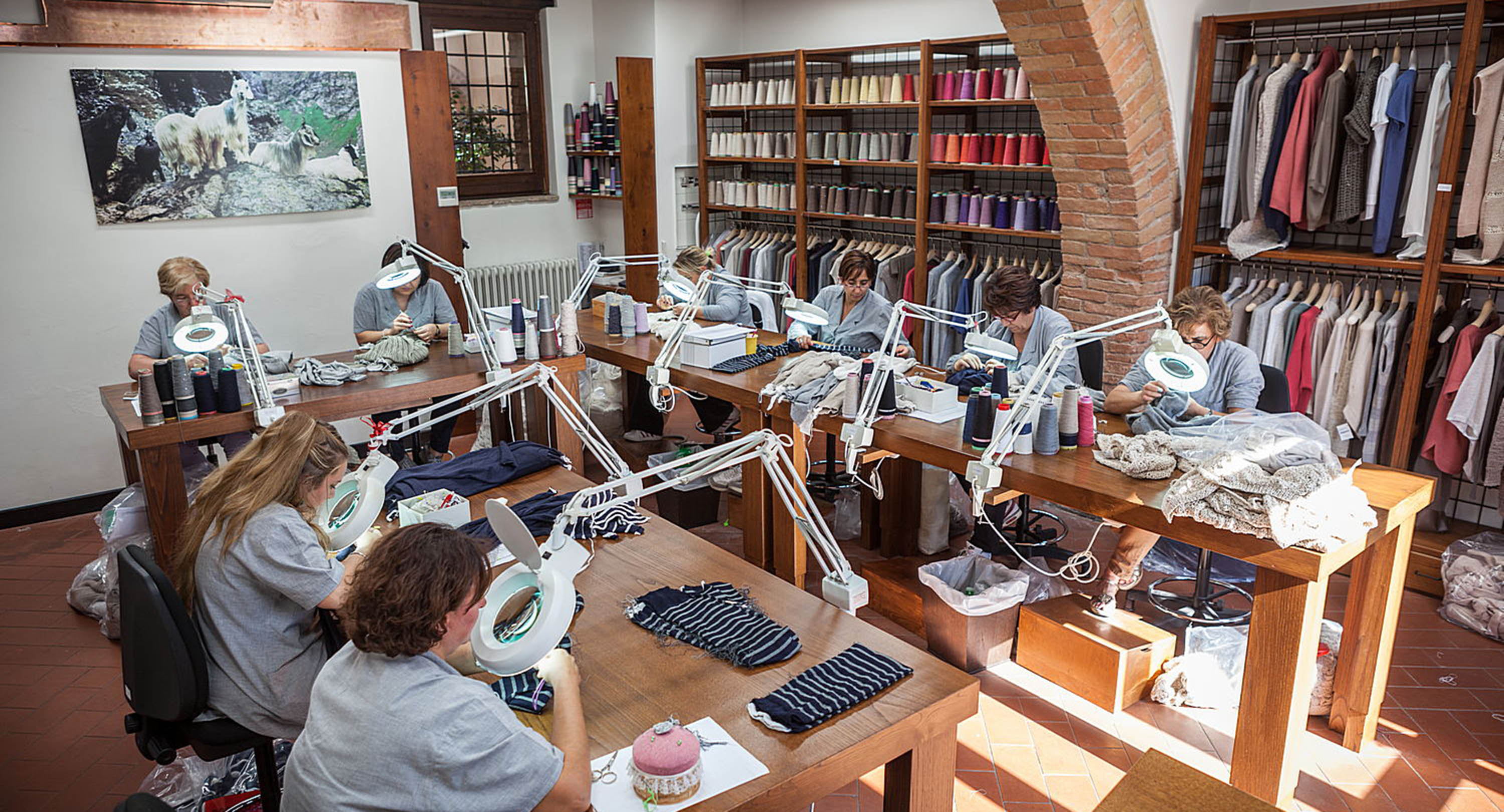 Un altro interno dell'azienda di Brunello Cucinelli, situato nel castello di Solomeo. | Close-up Engineering, sezione Management.