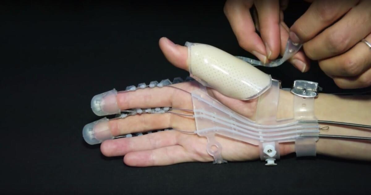 Exo Glove Poly: guanto robotico per riacquisire il movimento manuale - Exo Glove Poly
http://atlasofthefuture.org
