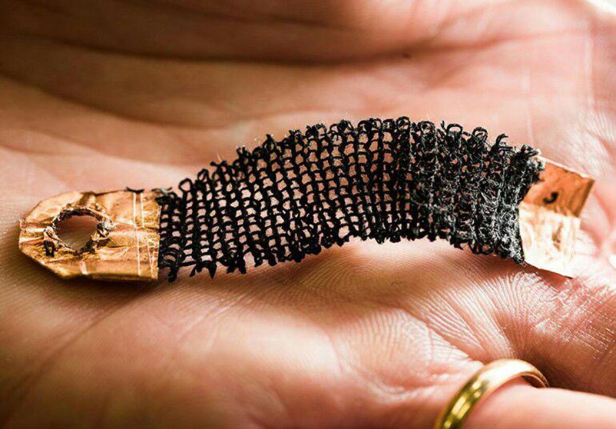Muscoli artificiali, un tessuto lavorato a maglia - Il muscolo artificiale realizzato dai ricercatori della Linköping University e della Swedich School of Textiles