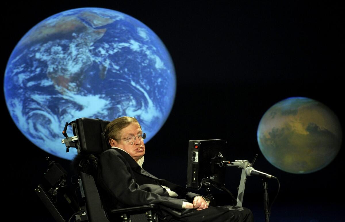 Stephen Hawking andrà nello spazio! - Stephen Hawking al 50° anniversario della NASA. Credits: cdn5.wn.com
