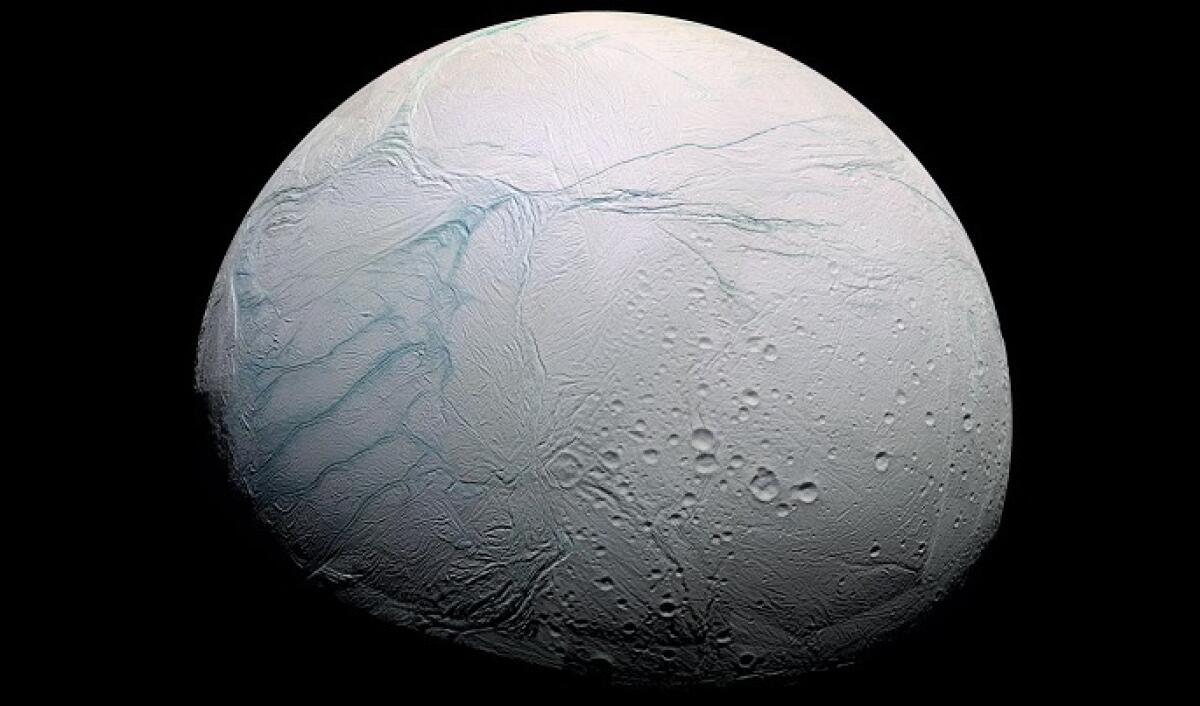 NASA: scoperto idrogeno molecolare su Encelado - Encelado fotografato dalla sonda NASA Cassini-Huygens. Credits: NASA/Cassini-Huygens