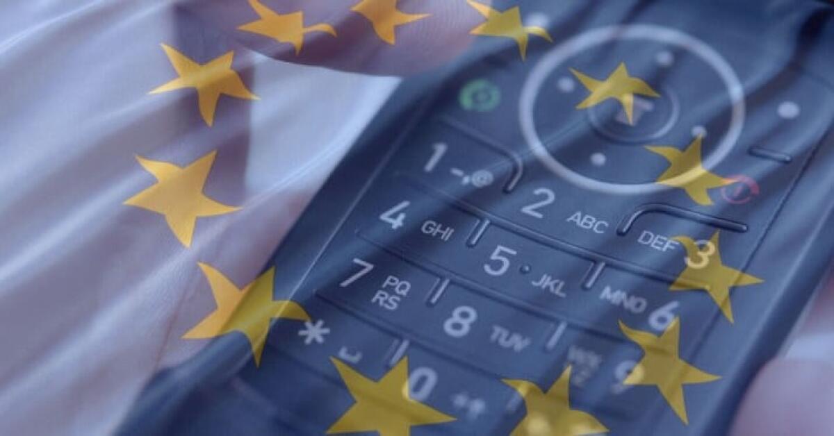 È ufficiale la fine del roaming nell'Unione Europea - Smartphone e bandiera UE. Soruce: adslzone.net