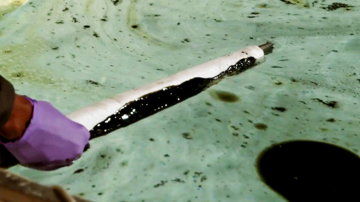 Nuovo metodo per il recupero delle fuoriuscite di petrolio magnetizzato - PH: motherboard.com