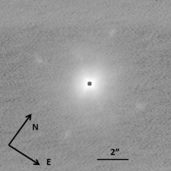 La macchiolina nera al centro è il pianeta KELT-11b, ripreso durante il transito dinnanzi la propria stella madre. Crediti: Pepper et al., 2016.