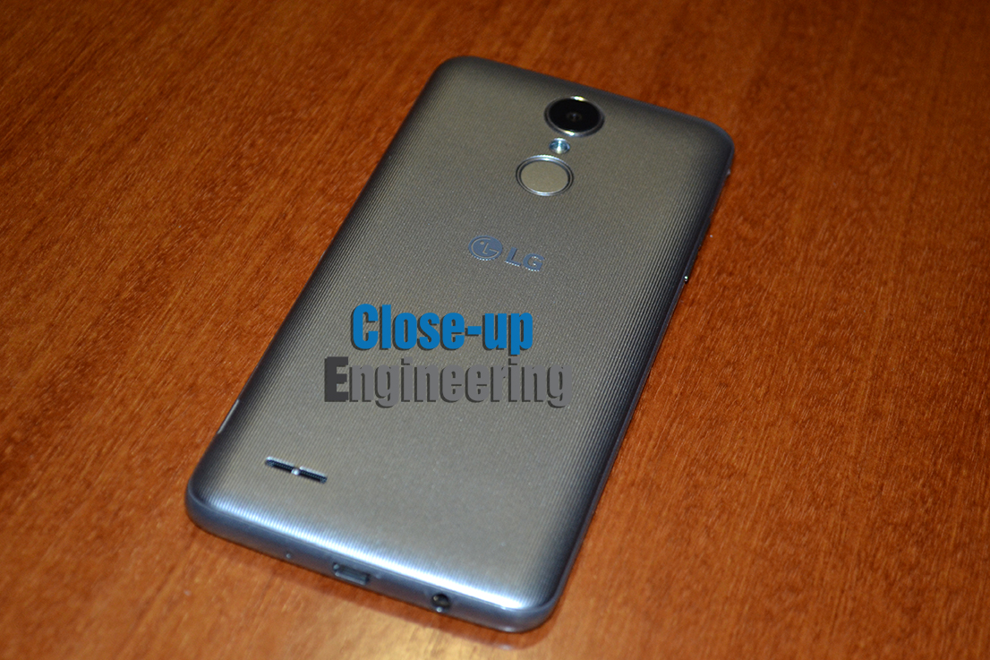 Retro LG K8 2017. Scattata da Close-up Engineering.