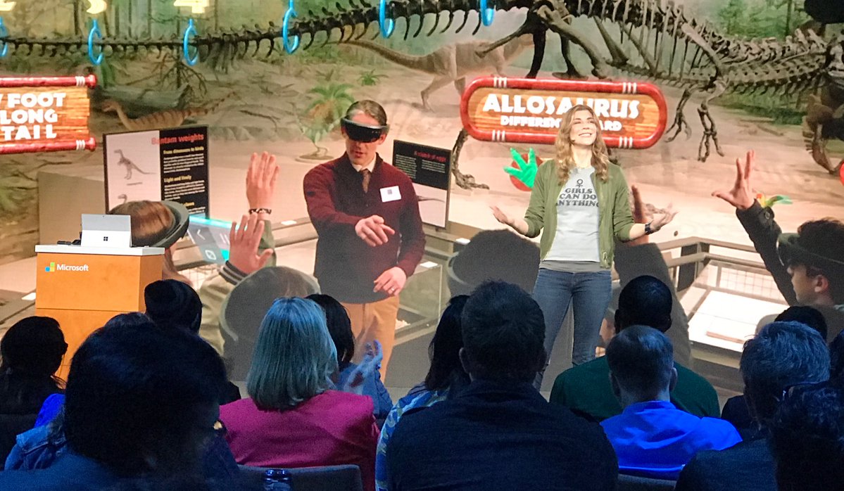 Demo della Mixed Reality durante il #MicrosoftEDU. Source: scoopnest.com