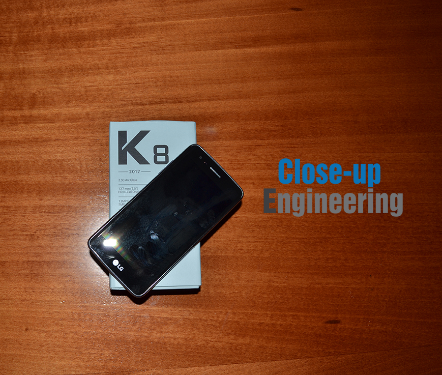 Confezione ed LG K8 2017. Scattata da Close-up Engineering.