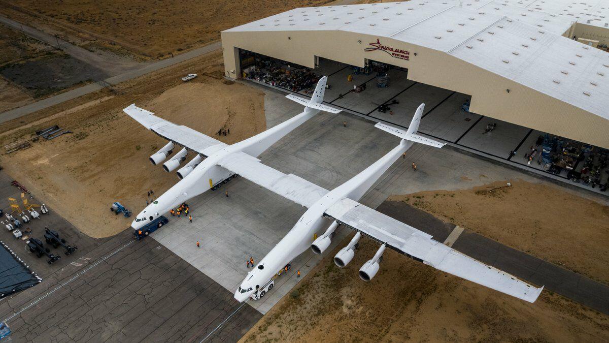 Stratolaunch: il nuovo aereo più grande del mondo - 