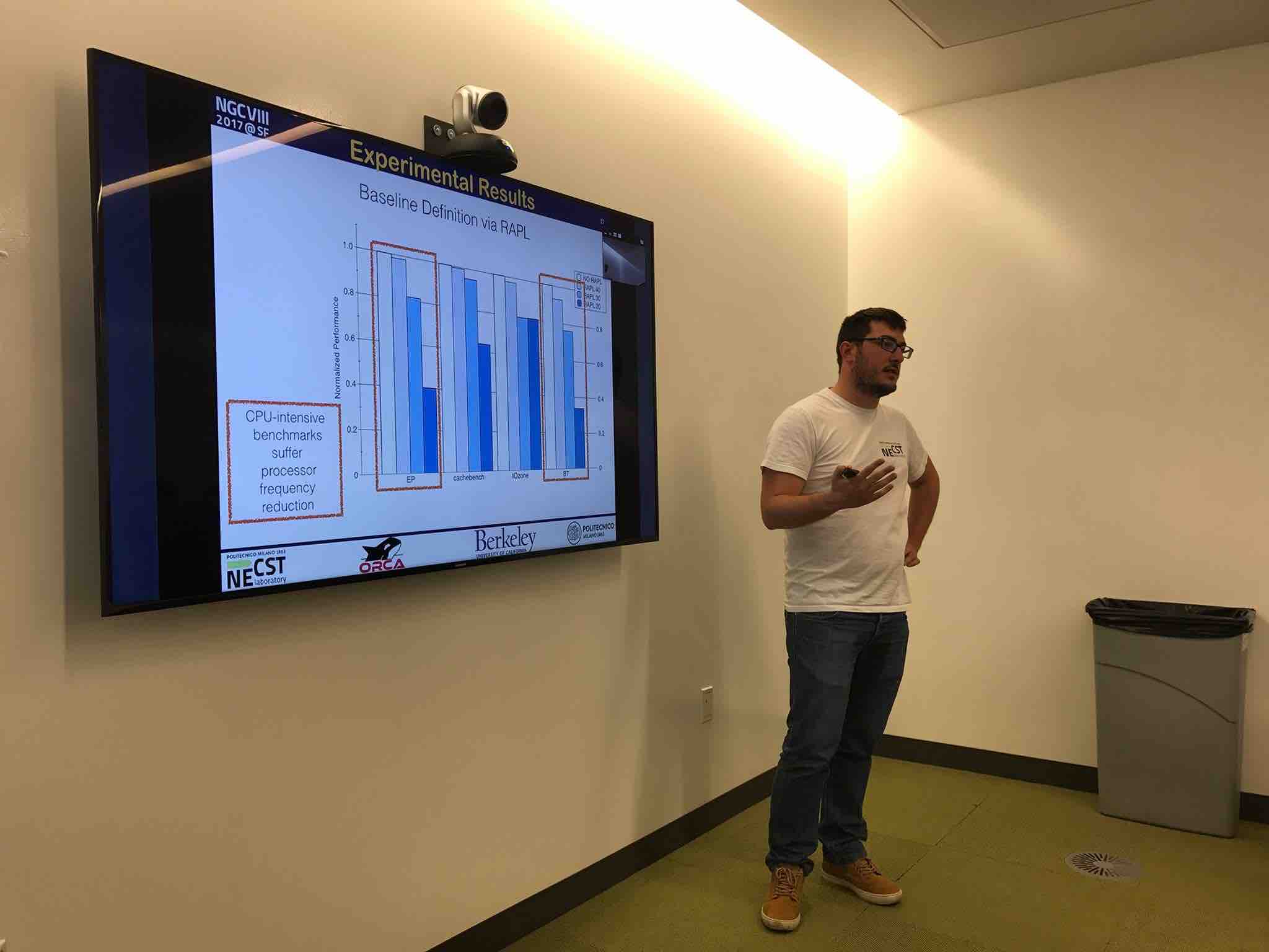 Marco Arnaboldi durante il talk, andato anche in diretta su Biomedical: ingegneria e medicina su CUE