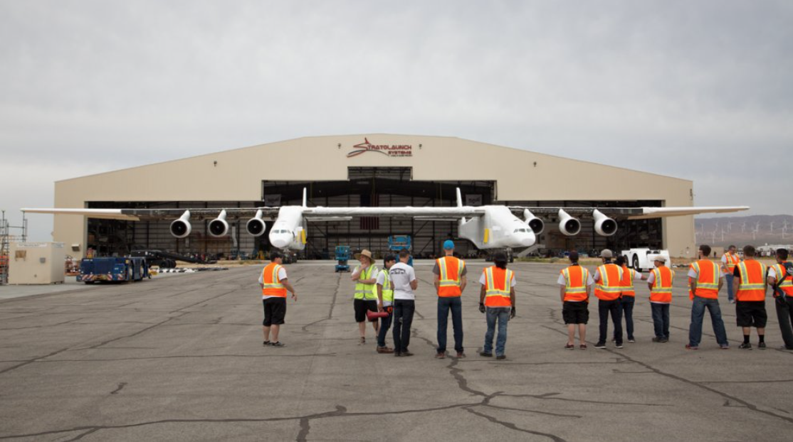 Stratolaunch: Il nuovo aereo più grande del mondo