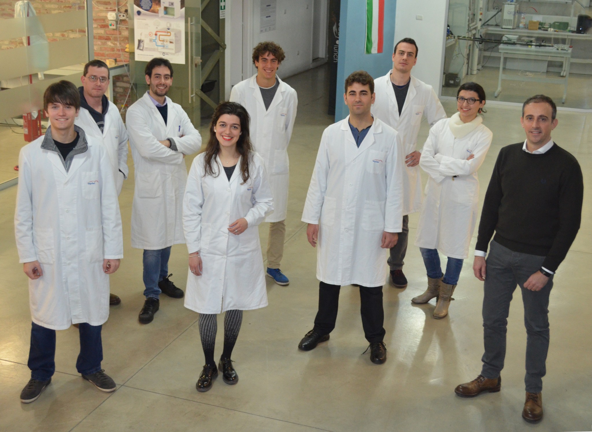 Il team italiano che ha sviluppato il CubeSat "ArgoMoon". Credits: Argotec