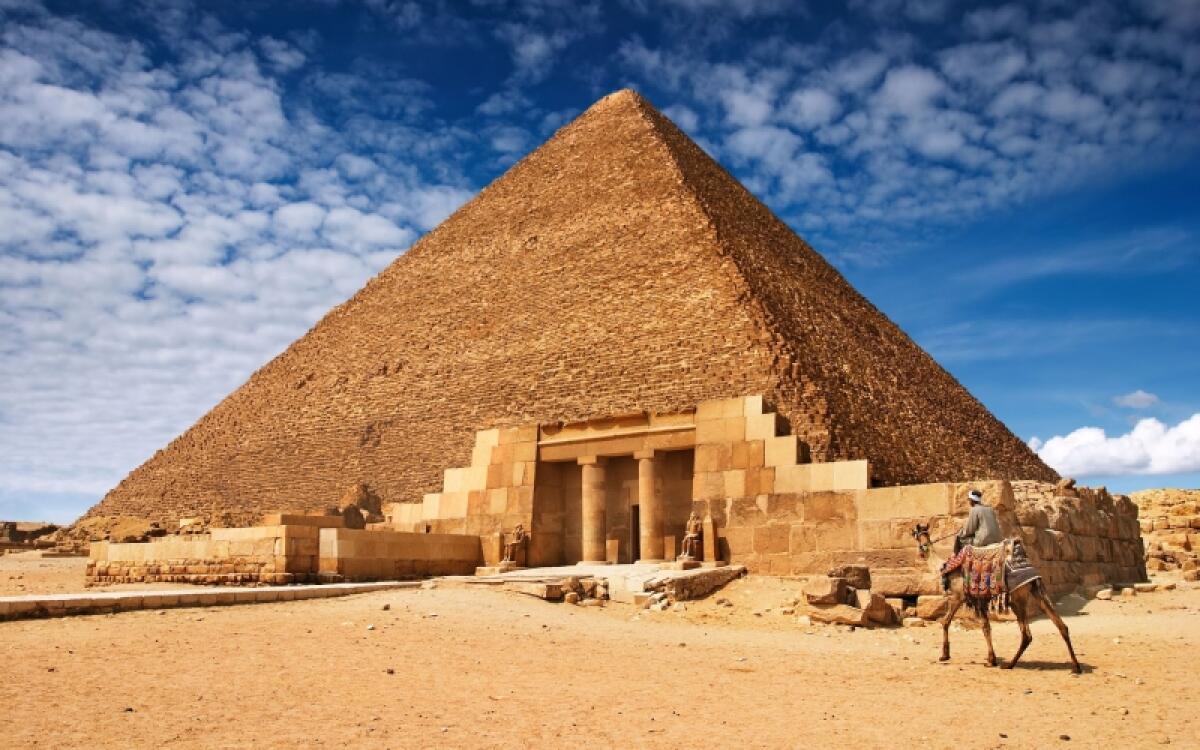 Piramide di Giza, svelato il mistero della costruzione - La piramide di Cheope, una delle sette meraviglie del mondo. PH: memphistours.com
