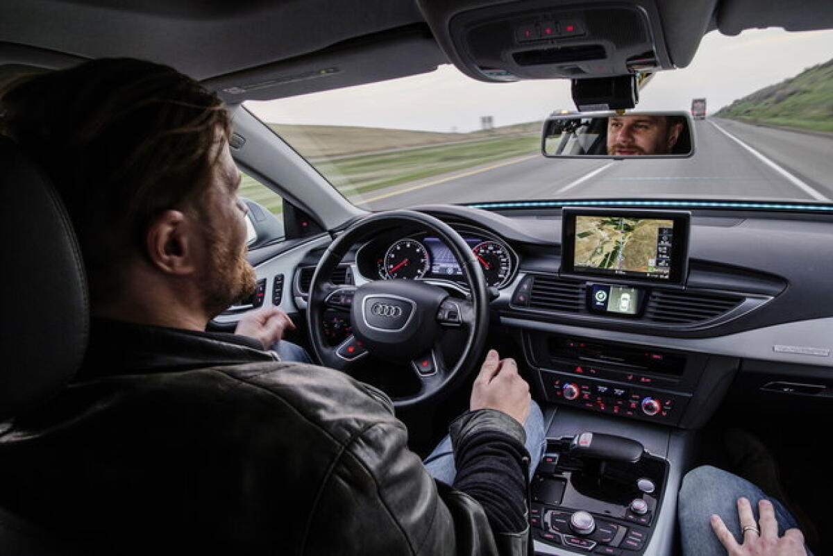 Audi A8: un pilota automatico per conducenti imbottigliati - alvolante.it