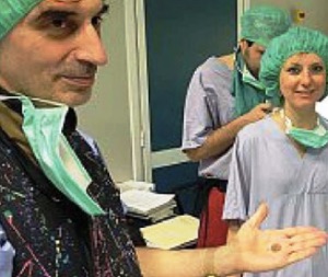 il cardiologo Mauro Biffi con il pacemakerhttp://www.aosp.bo.it