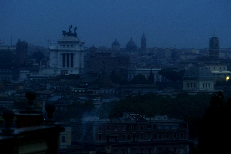 blackout, italia, 2003, buio, elettricità, etrans, svizzera, lucomagno, grtn, energia, roma, notte bianca, rete, cortocircuito, guasto