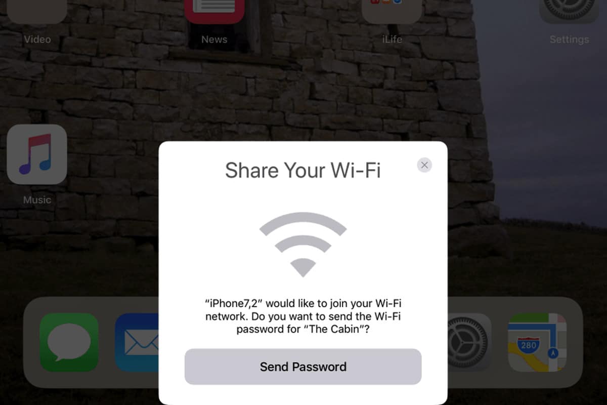 Schermata per la condivisione della password del Wi-Fi su iOS 11. Source: The Verge