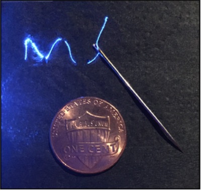 Immagine di comparazione delle nano-fibre connesse ad una sorgente otticahttp://advances.sciencemag.org