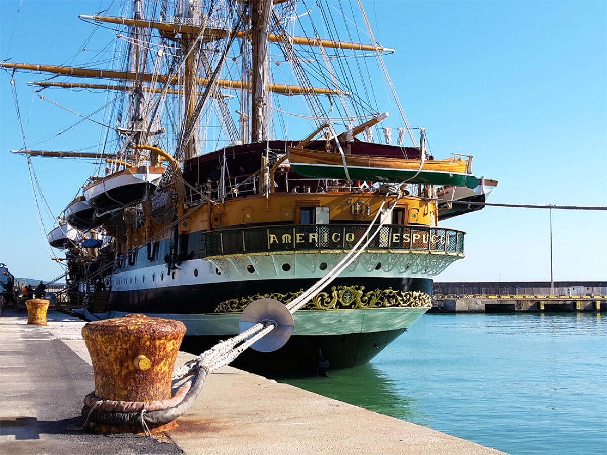 Nave Vespucci in sosta a Civitavecchia - ph-.baraondanews.it