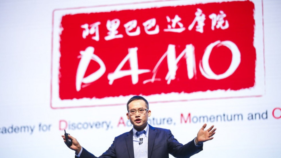 Jeff Zhang, responsabile della tecnologia del gruppo, parla alla Conferenza Informatica di Alibaba a Hangzhou. scmp.com