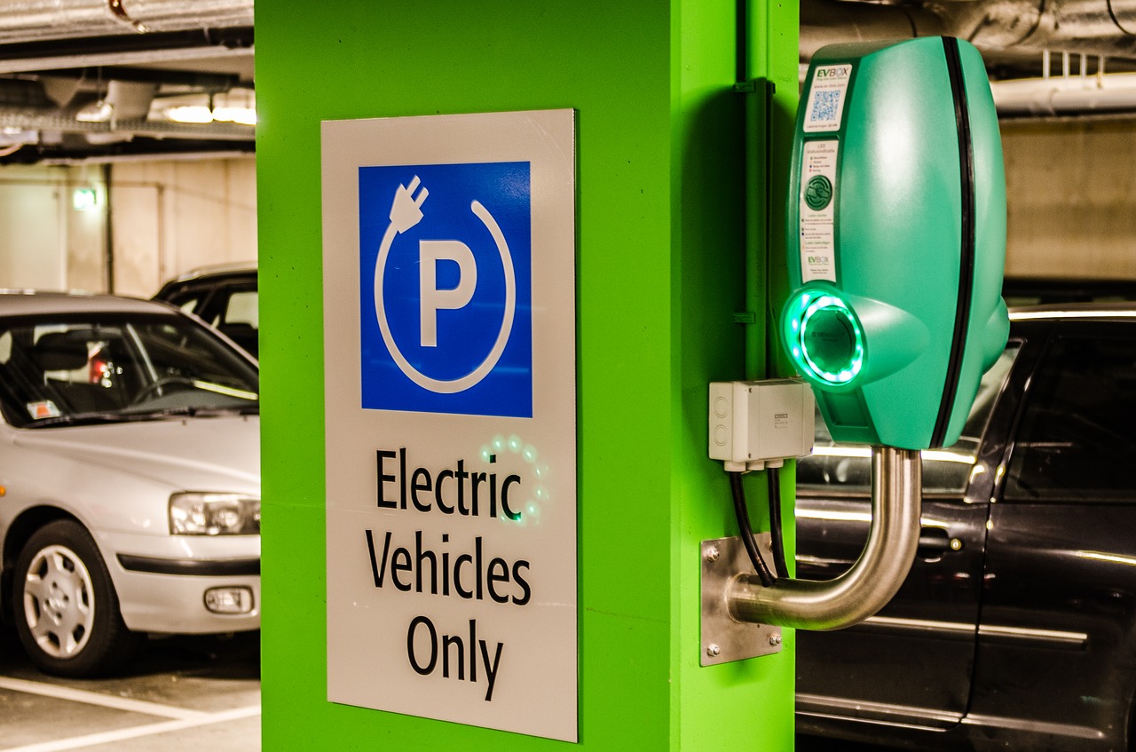 Rifornimento delle auto elettriche. Credits: www.green.it