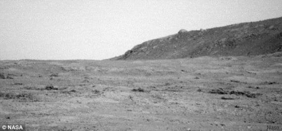 L'oggetto fotografato su Marte dal rover Opportunity è per alcuni una misteriosa cupola, forse una strutturaaliena o un progetto segreto della NASA; in realtà è una banale formazione rocciosa. Credits: Opportunity/NASA