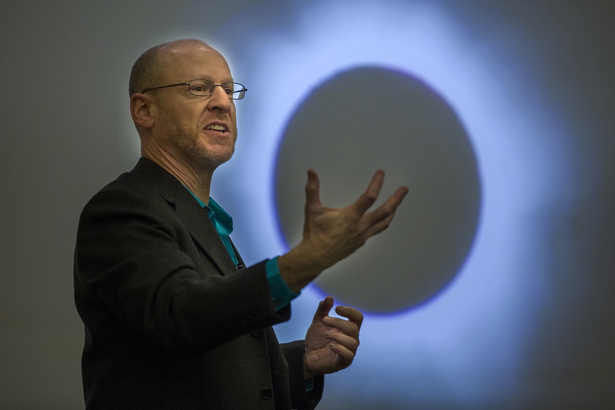 L'astronomo Phil Plait, meglio noto come "Bad Astronomer". Credits: nasa.gov